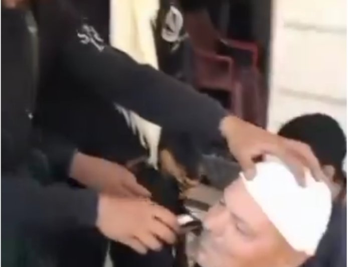 ابناء العشائر وعناصر من الامن العام  يحلقون شوارب الدروز انتقام  لبدو السويداء المهجرين