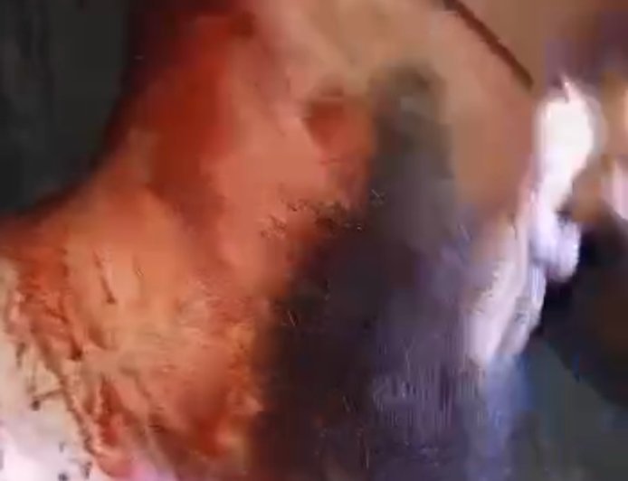 #عاجل #السويداء  فيديو جديد للتعذيب الذي يتعرض له المختطفين في سجون الهجري في قنوات    الفيديو يظهر تعذيب أحد عناصر وزارة الدفاع   الفيديو قام بإرساله أحد عناصر مليشيا الهجري الى أحد أبناء درعا اليوم ليغيظه